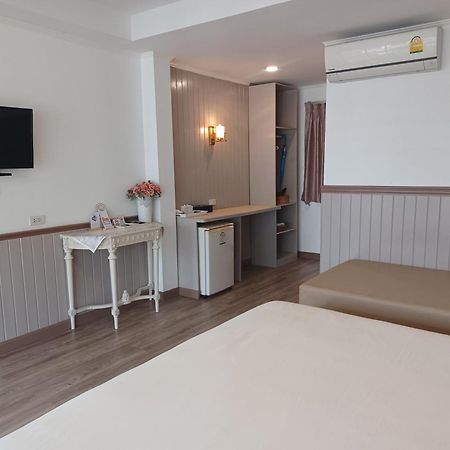 Koh Larn Riviera Hotel Buitenkant foto
