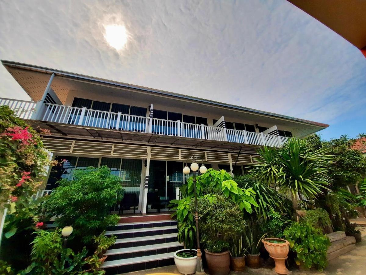 Koh Larn Riviera Hotel Buitenkant foto