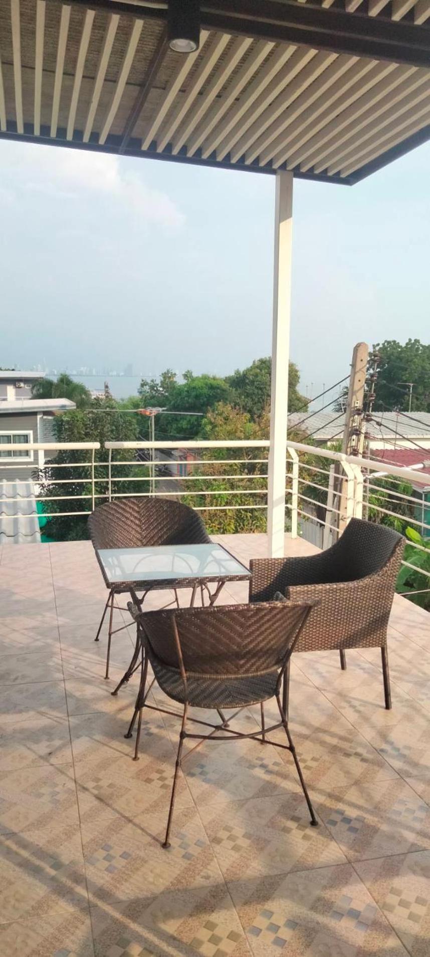 Koh Larn Riviera Hotel Buitenkant foto