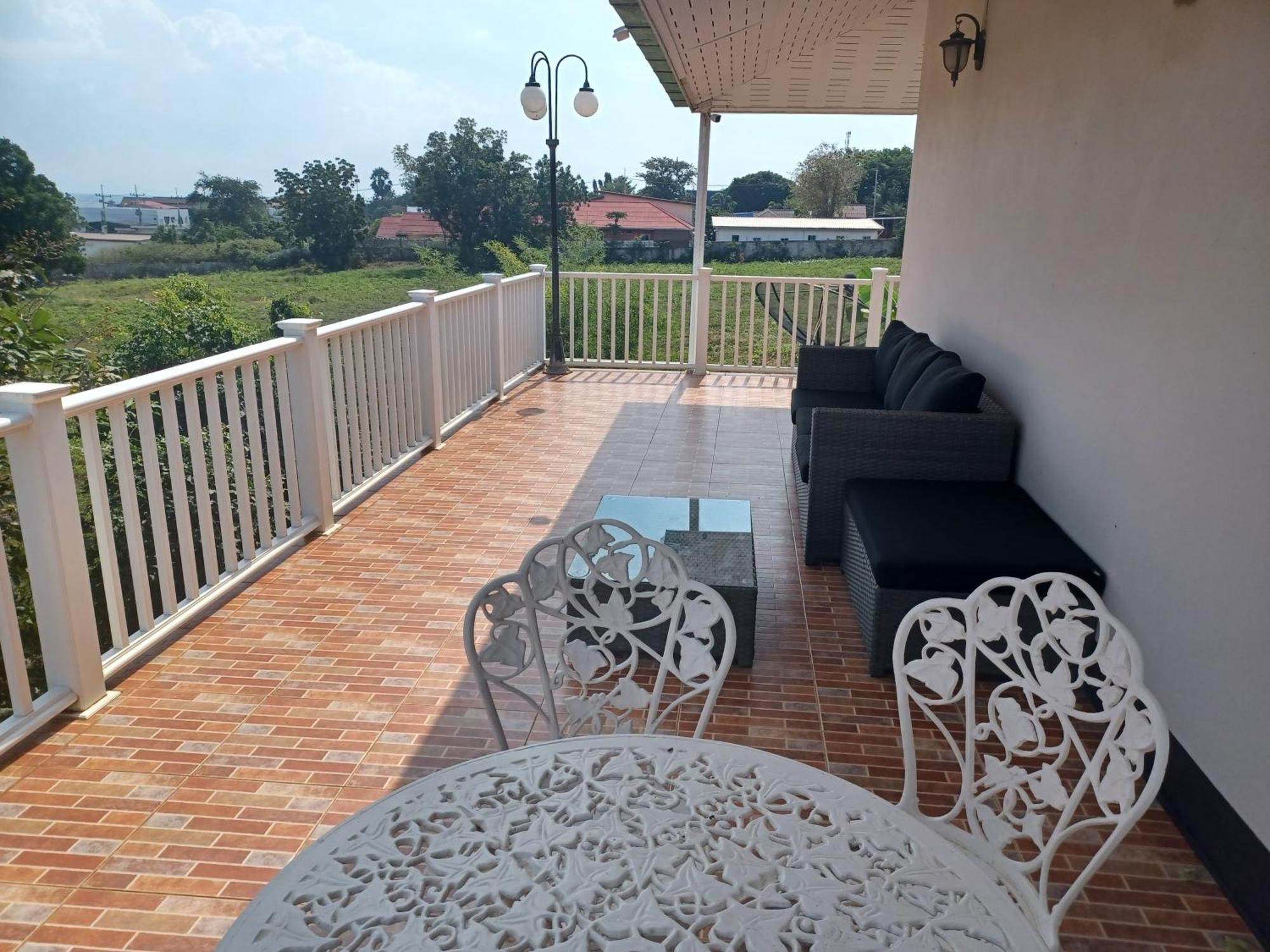 Koh Larn Riviera Hotel Buitenkant foto