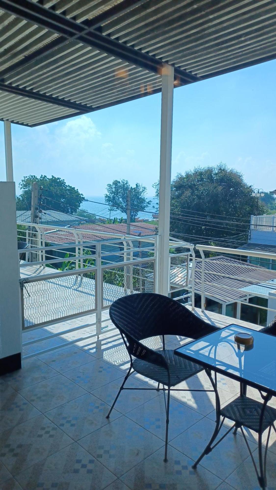 Koh Larn Riviera Hotel Buitenkant foto