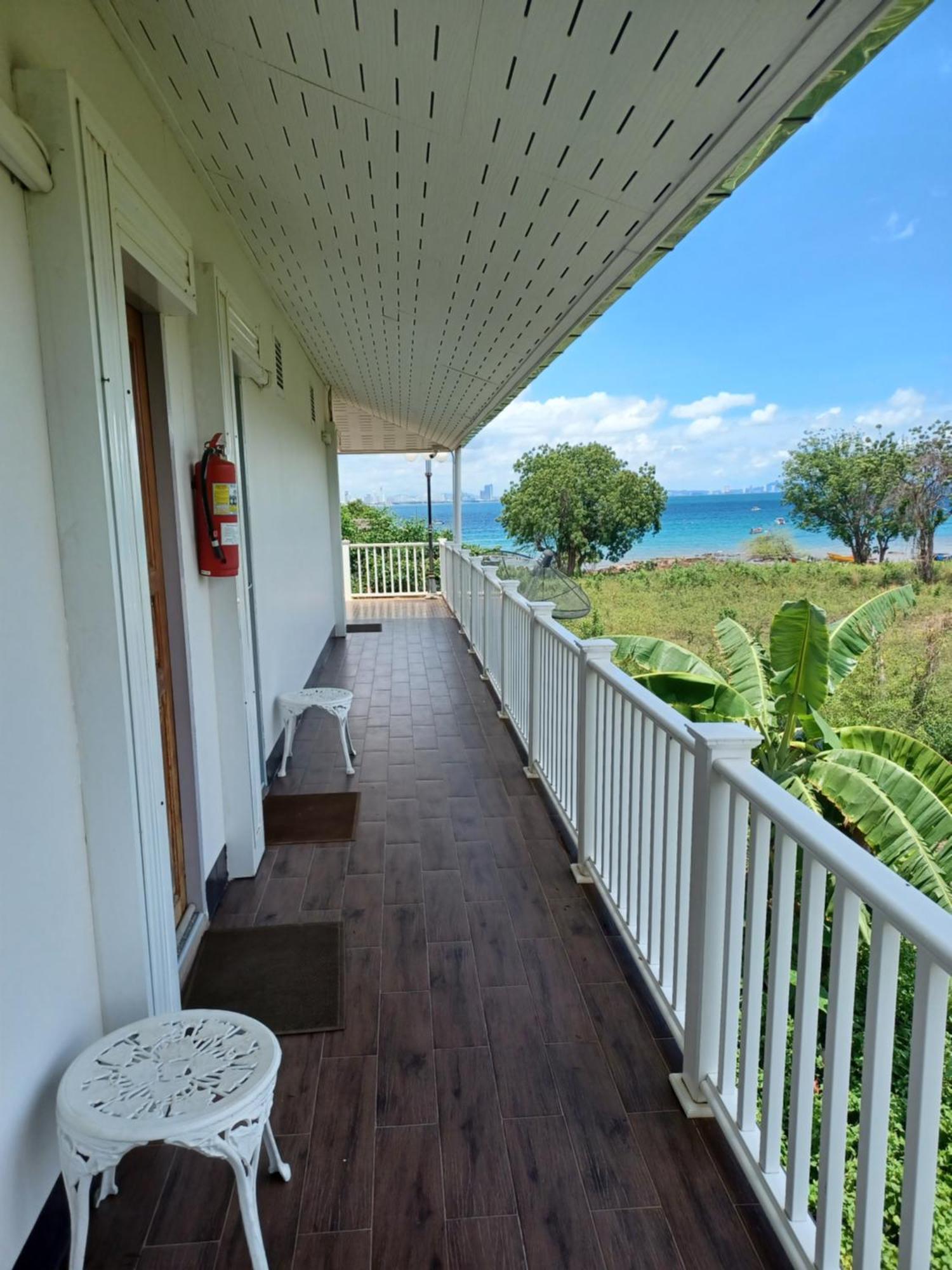 Koh Larn Riviera Hotel Buitenkant foto