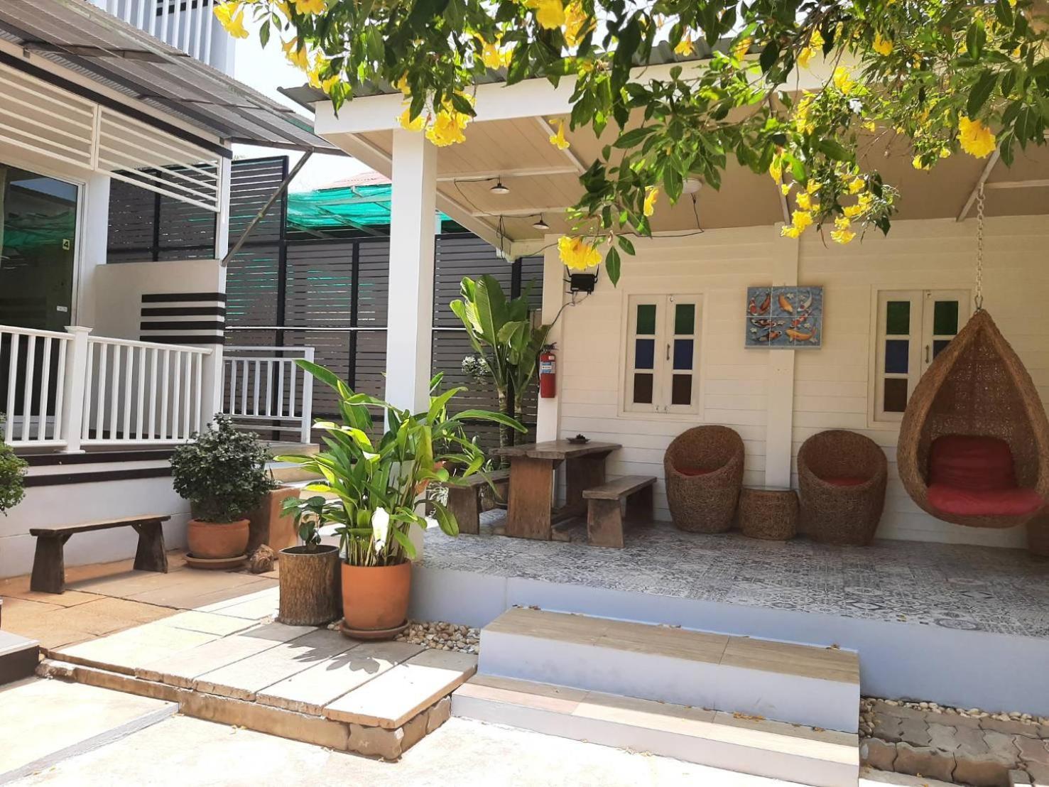 Koh Larn Riviera Hotel Buitenkant foto