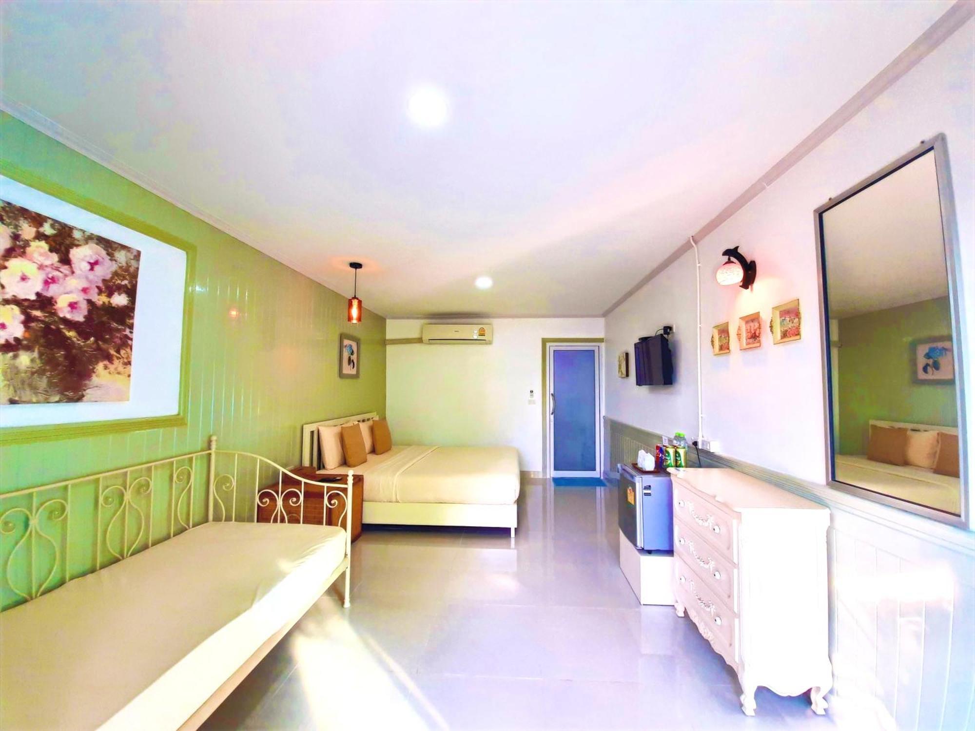 Koh Larn Riviera Hotel Buitenkant foto