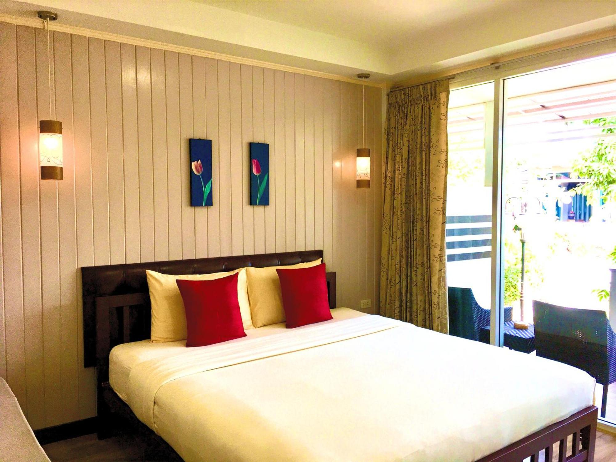 Koh Larn Riviera Hotel Buitenkant foto