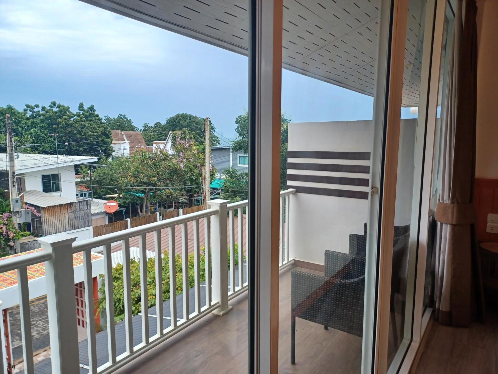 Koh Larn Riviera Hotel Buitenkant foto