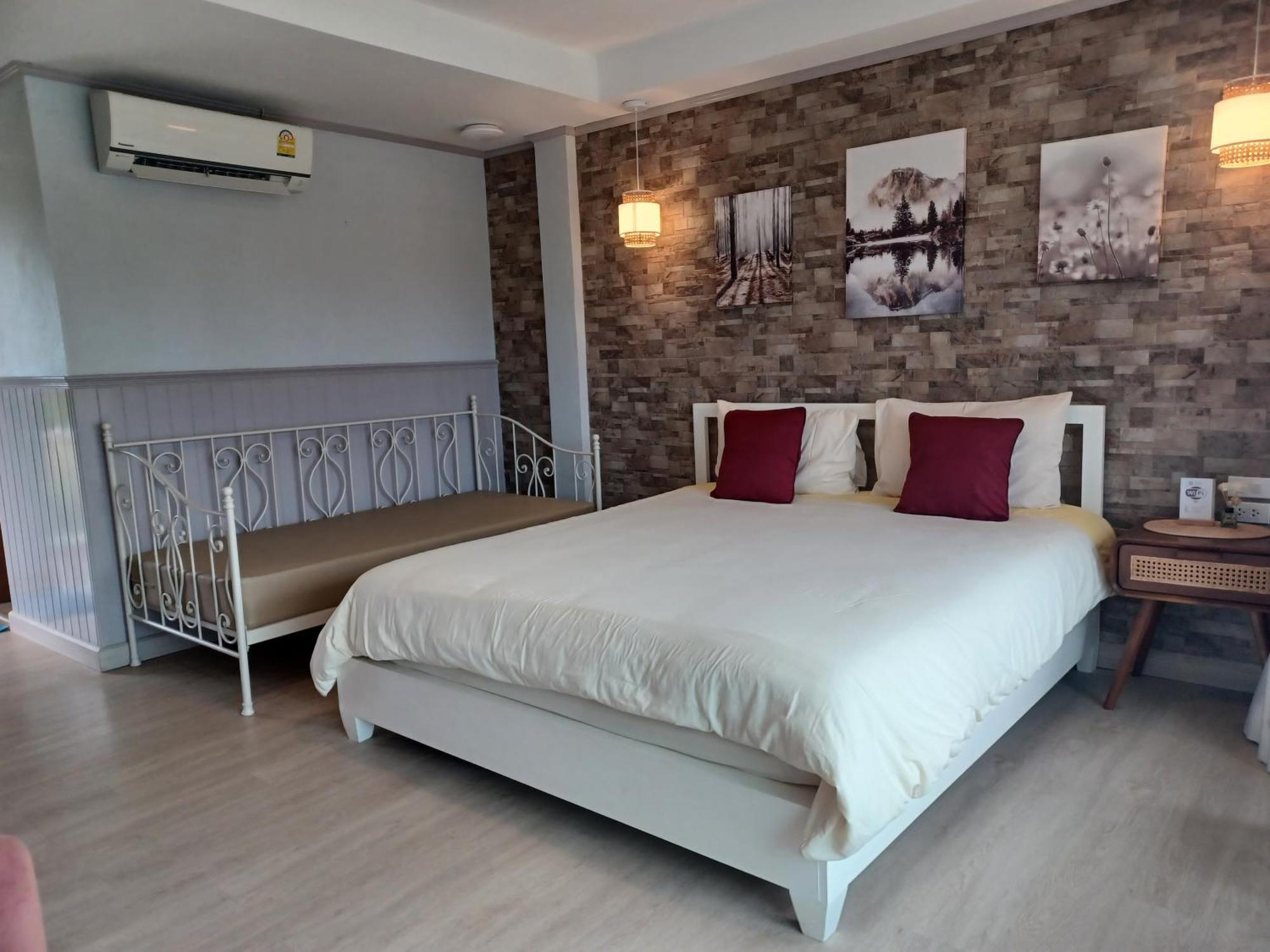 Koh Larn Riviera Hotel Buitenkant foto