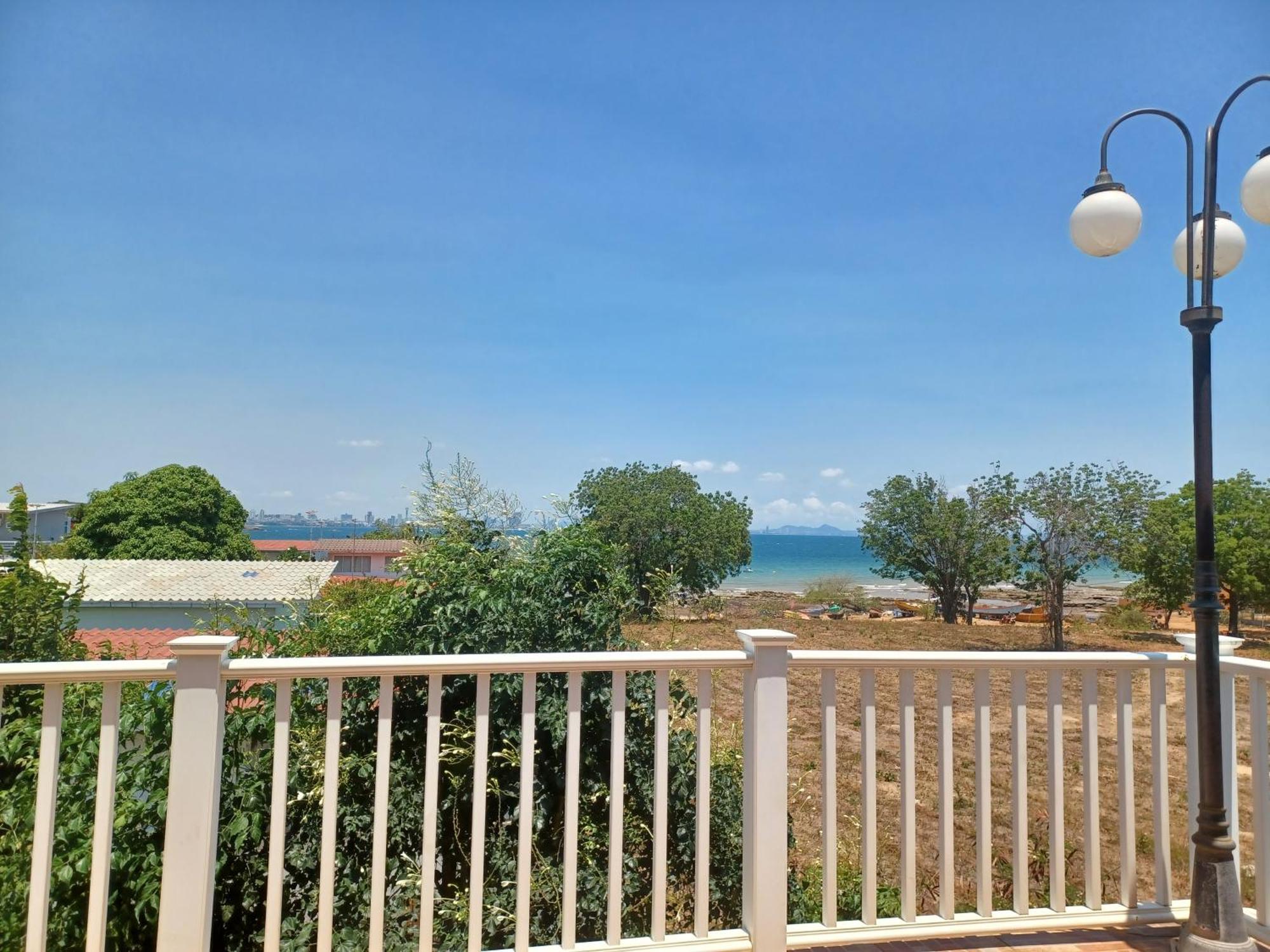 Koh Larn Riviera Hotel Buitenkant foto