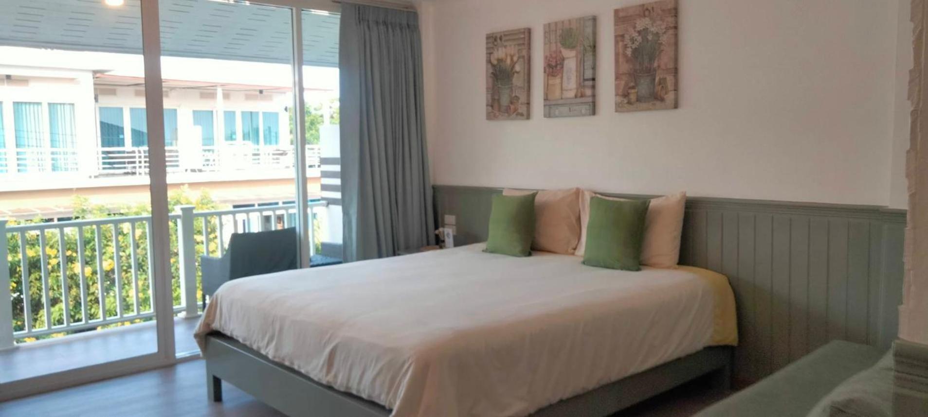 Koh Larn Riviera Hotel Buitenkant foto