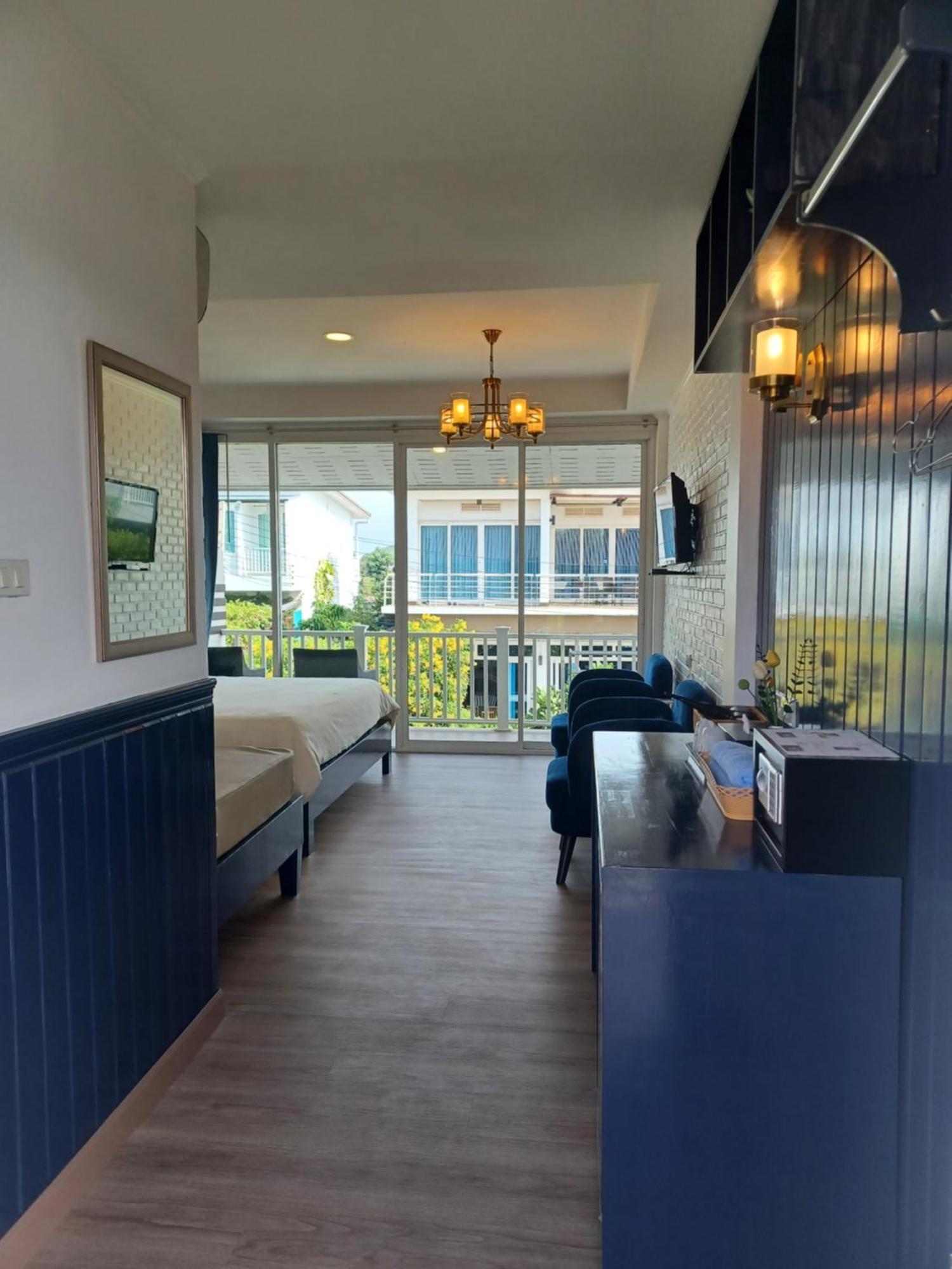 Koh Larn Riviera Hotel Buitenkant foto
