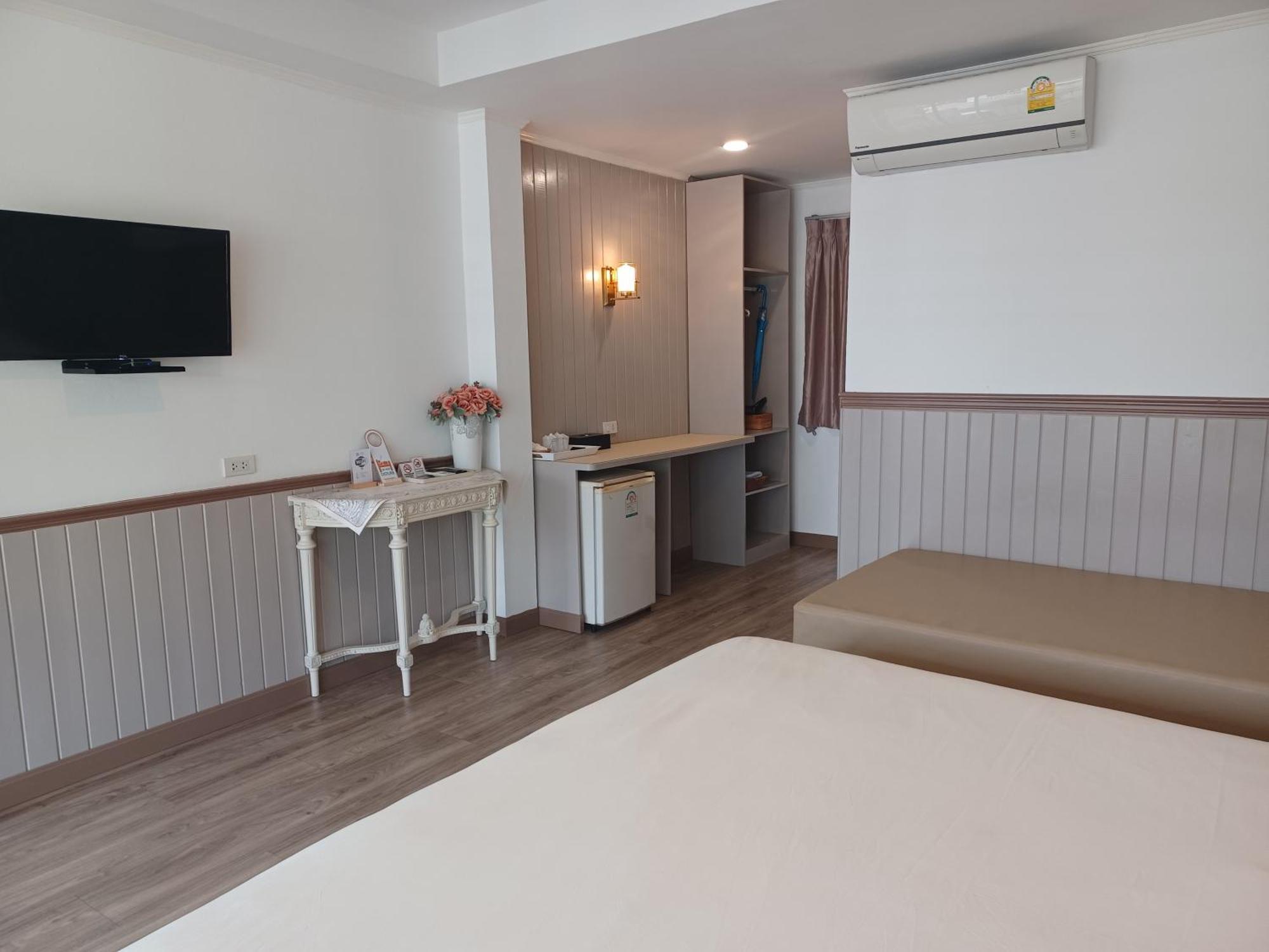Koh Larn Riviera Hotel Buitenkant foto