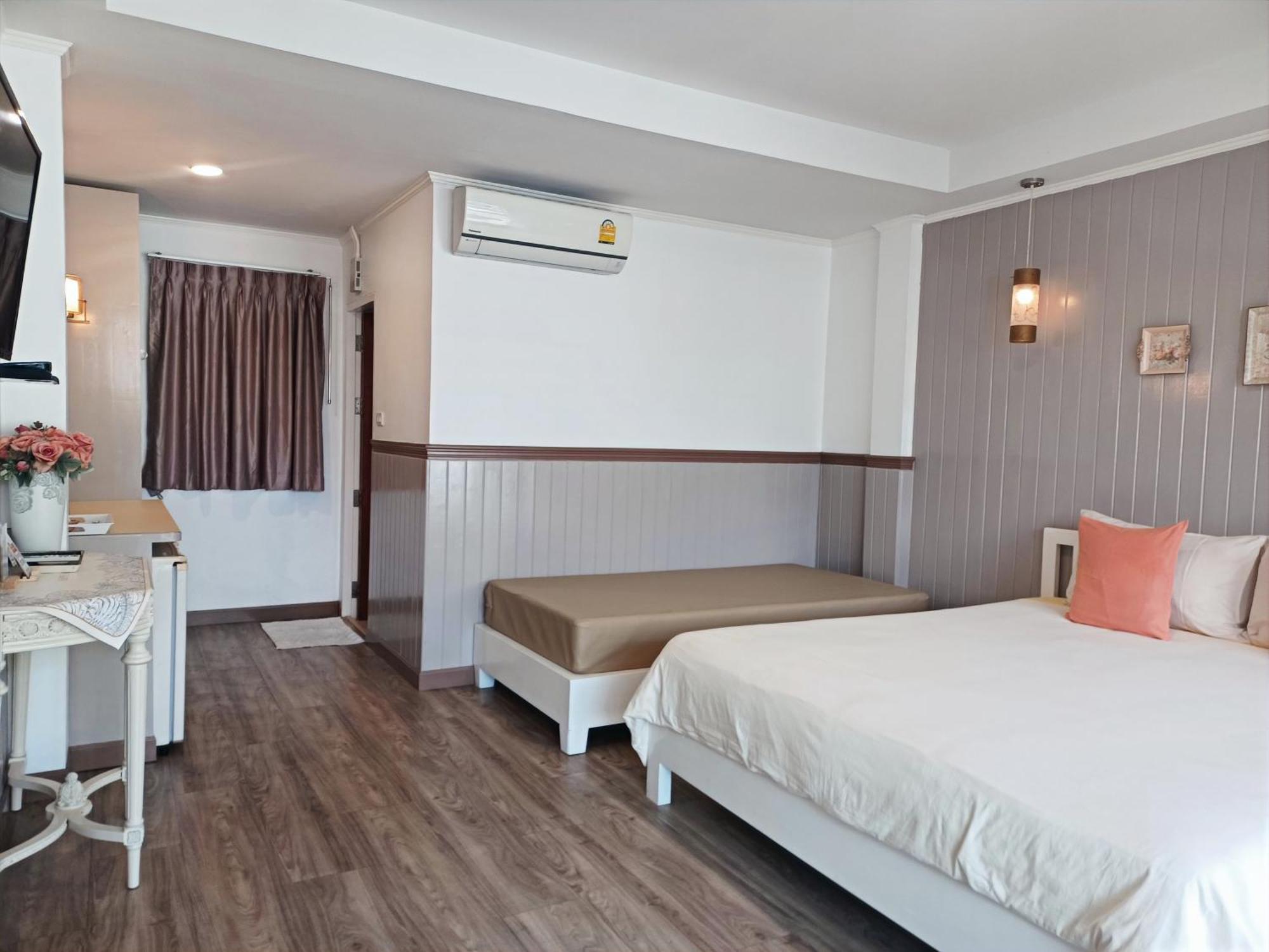 Koh Larn Riviera Hotel Buitenkant foto